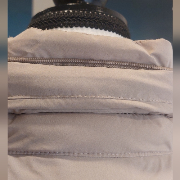 Elegant Beige Puffer Jacket for Women - Picture 7 of 16